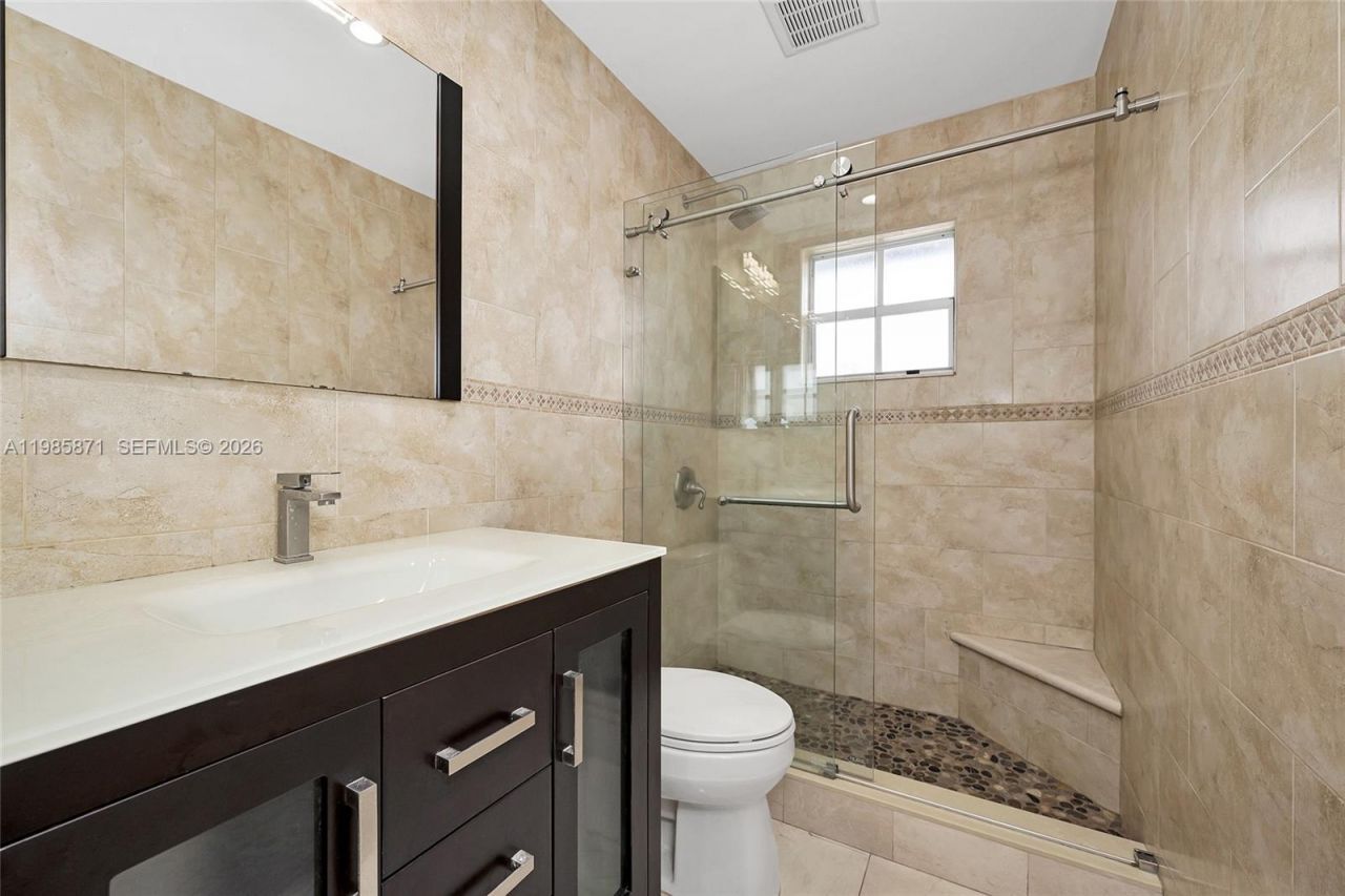 7110 NW 173rd Dr, Unit 108, Hialeah, FL 33015 Photo