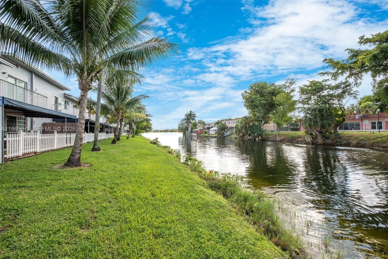 7110 NW 173rd Dr, Unit 108, Hialeah, FL 33015 Photo