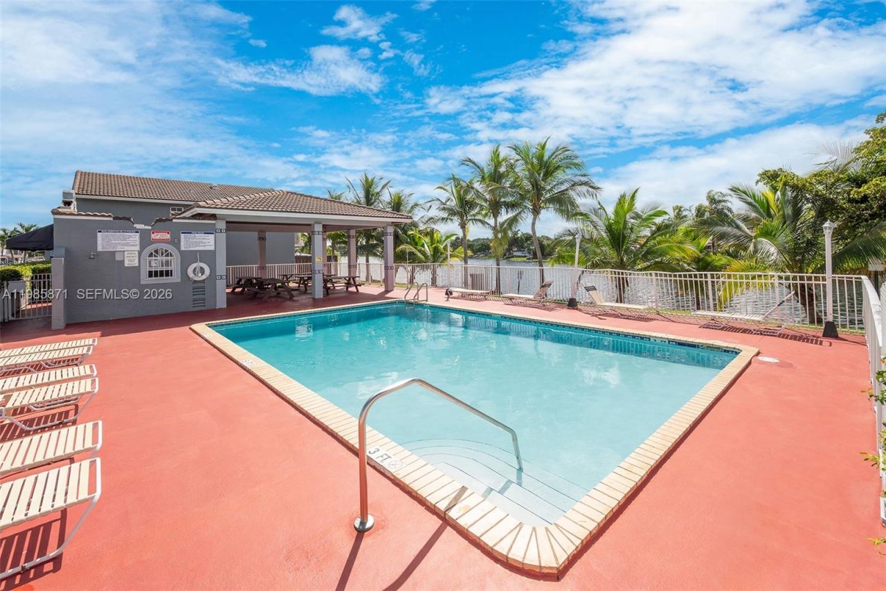 7110 NW 173rd Dr, Unit 108, Hialeah, FL 33015 Photo