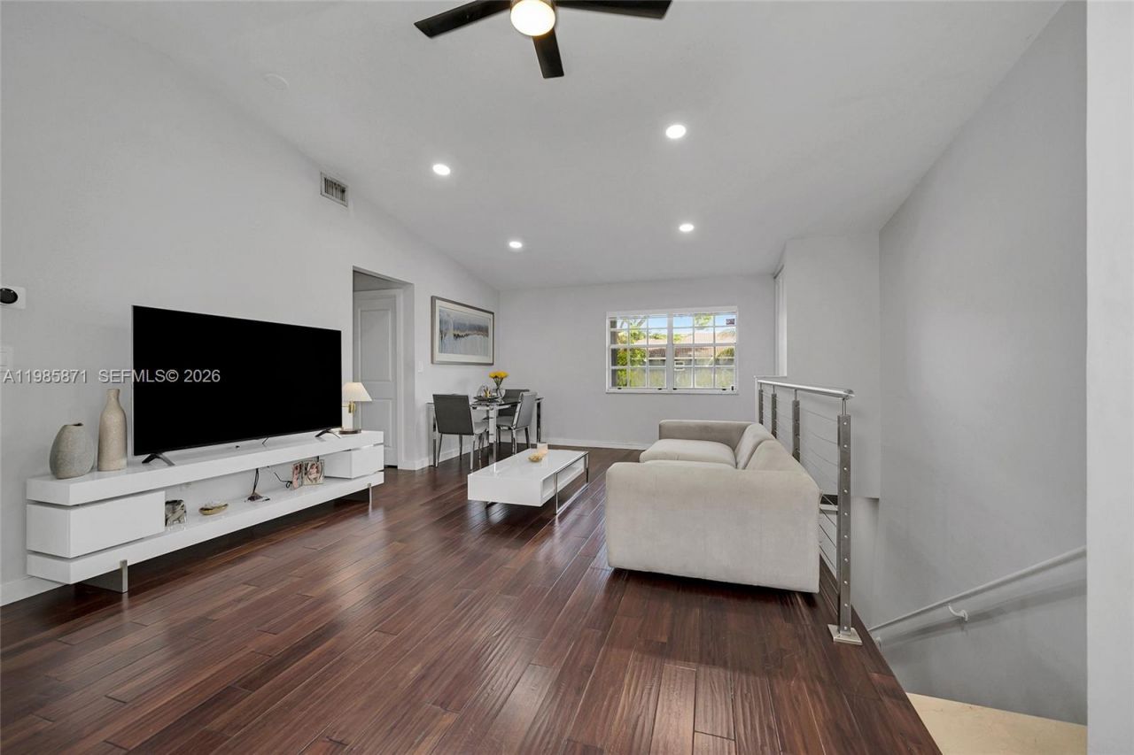 7110 NW 173rd Dr, Unit 108, Hialeah, FL 33015 Photo