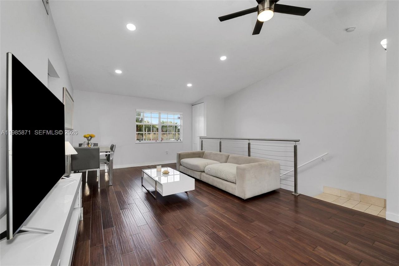 7110 NW 173rd Dr, Unit 108, Hialeah, FL 33015 Photo
