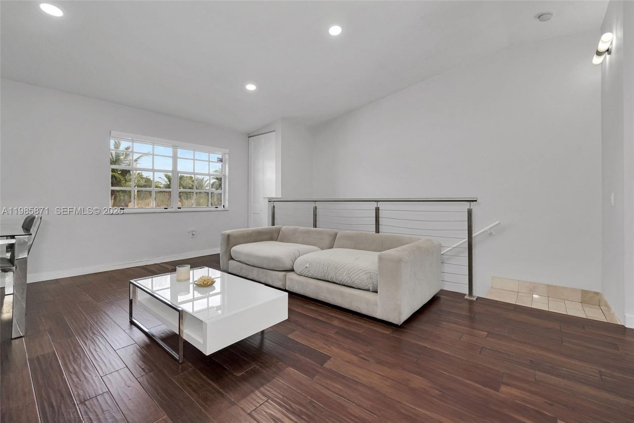 7110 NW 173rd Dr, Unit 108, Hialeah, FL 33015 Photo