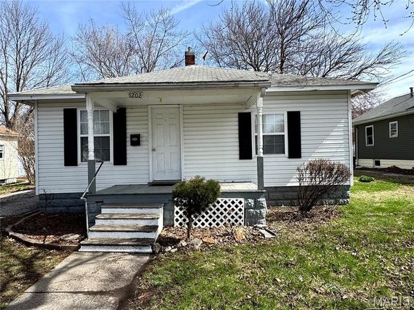 1202 N Madison Street , Litchfield, IL 62056