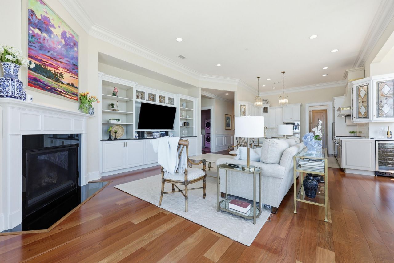 134 Fairbanks Oak Alley Photo 10