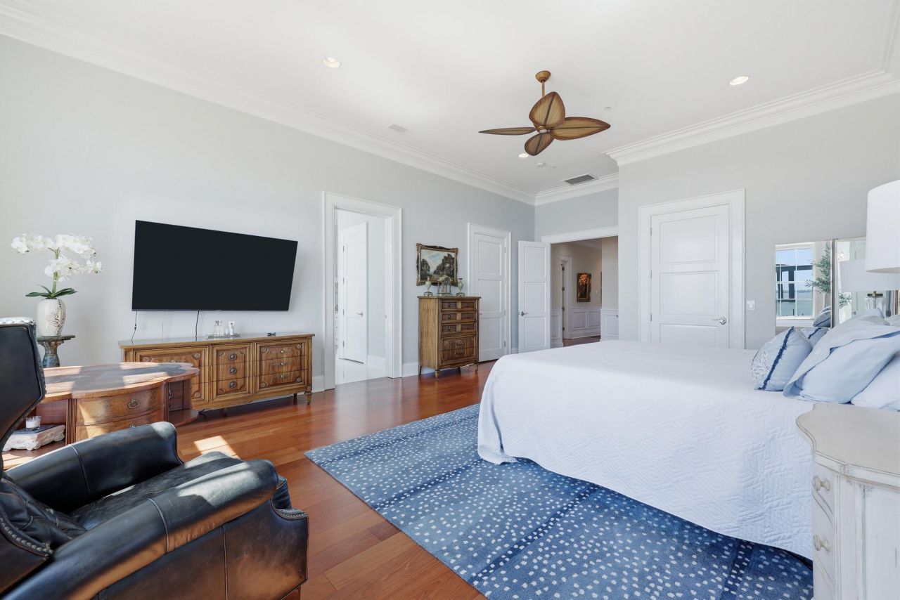 134 Fairbanks Oak Alley Photo 17