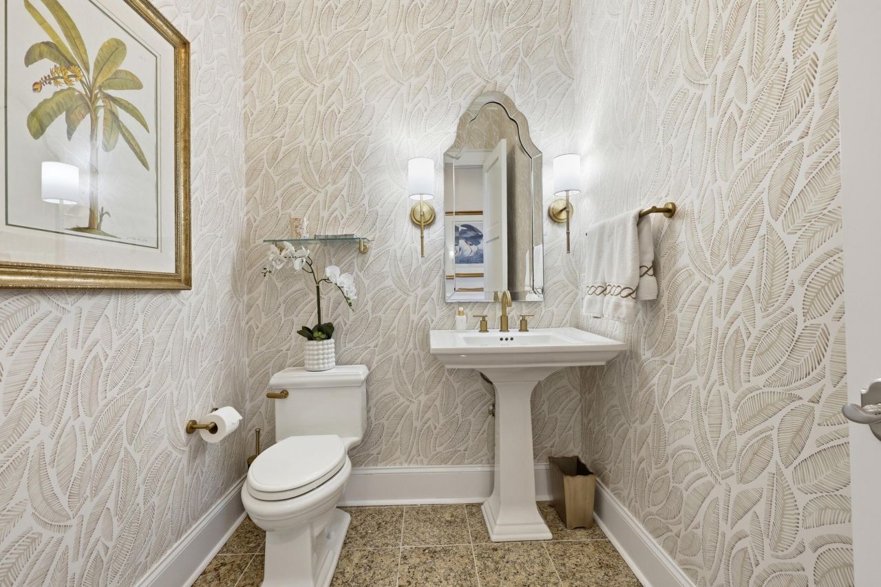 134 Fairbanks Oak Alley Photo 25