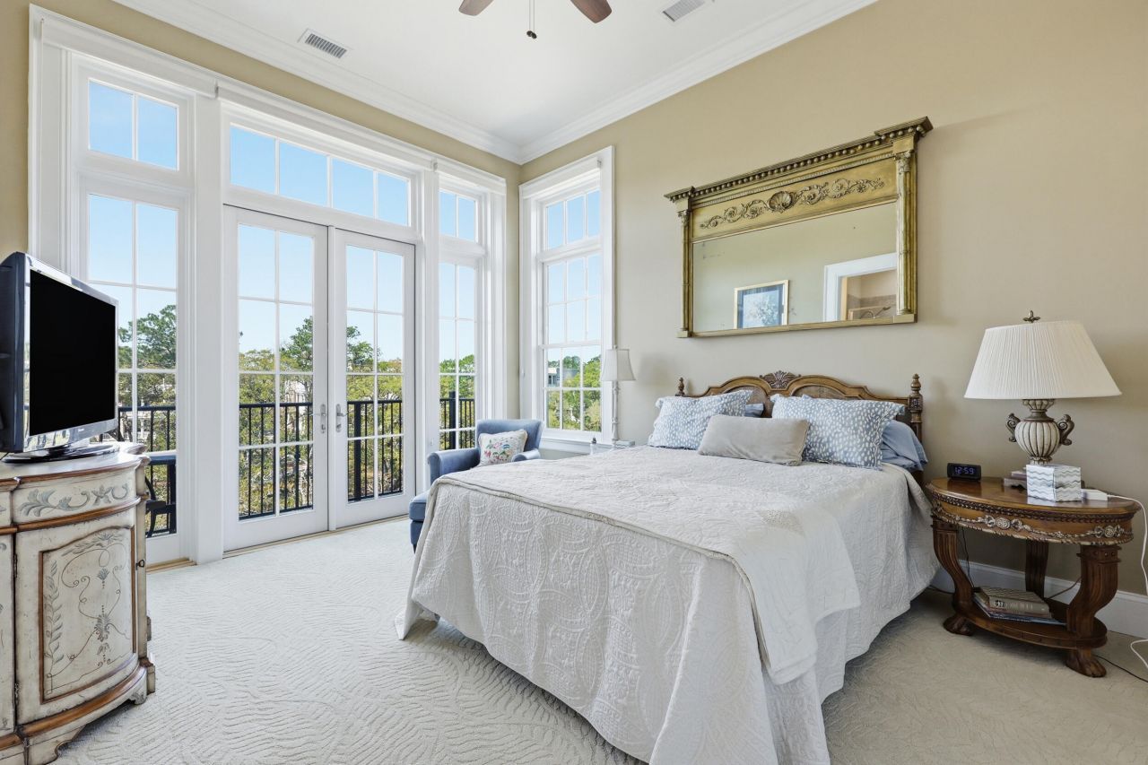 134 Fairbanks Oak Alley Photo 26