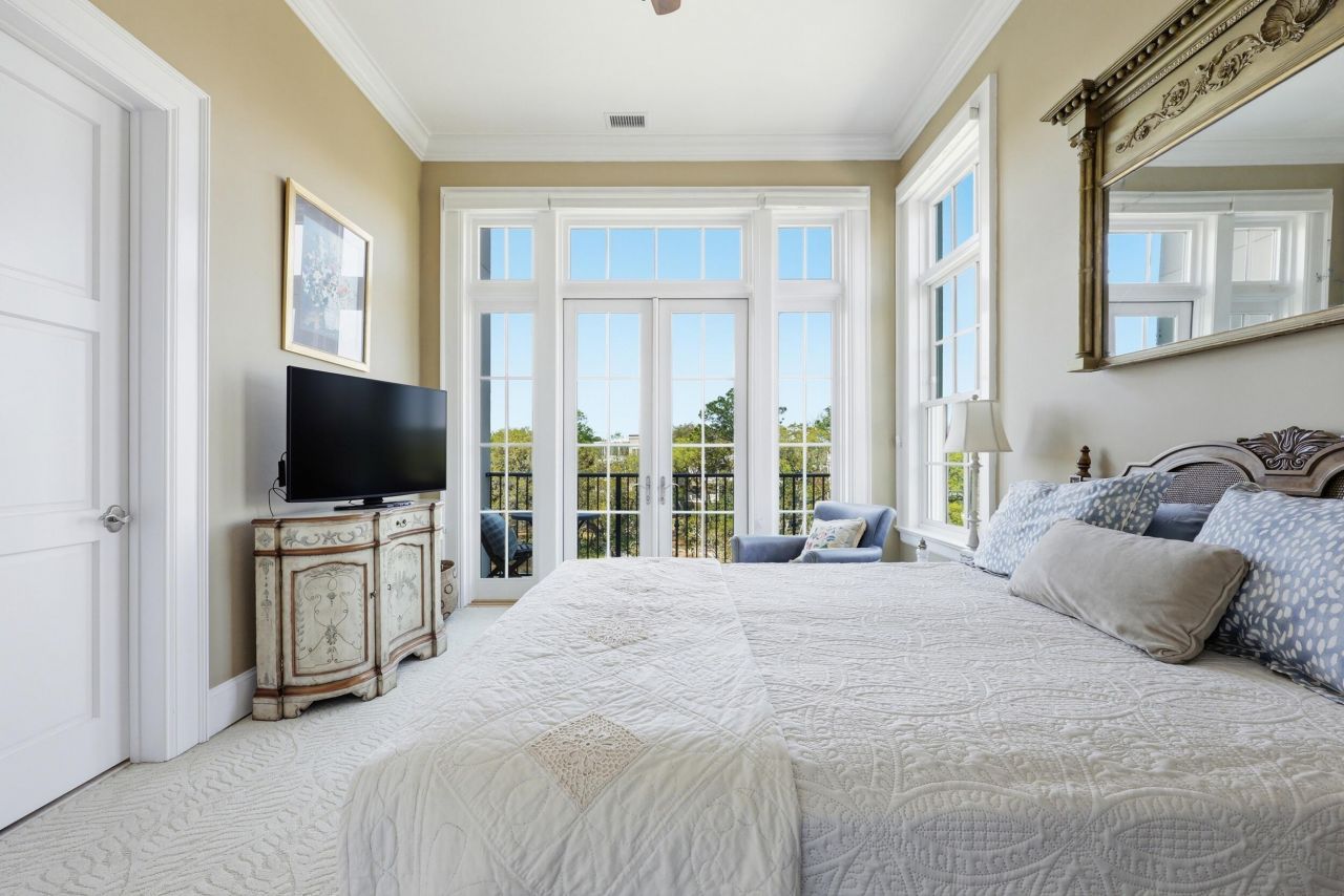 134 Fairbanks Oak Alley Photo 27