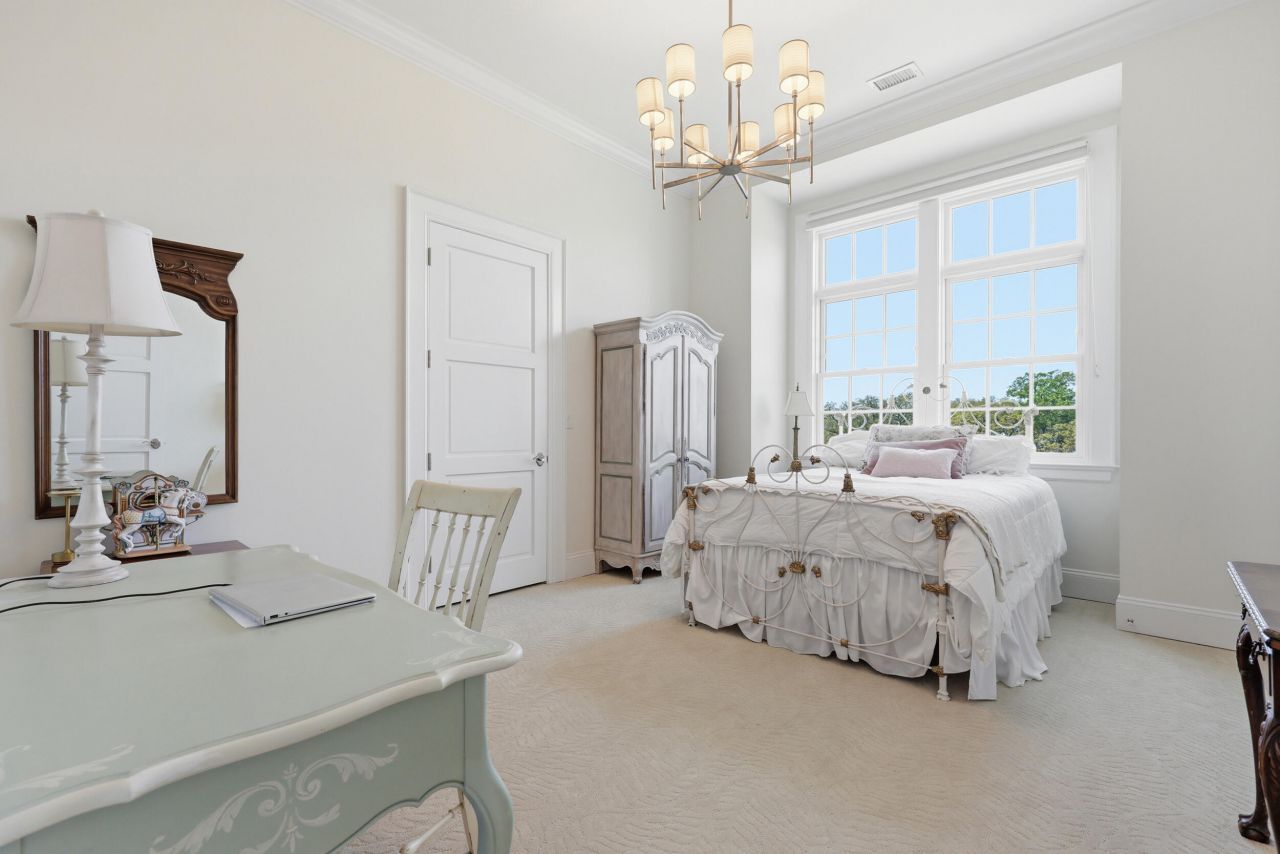 134 Fairbanks Oak Alley Photo 30