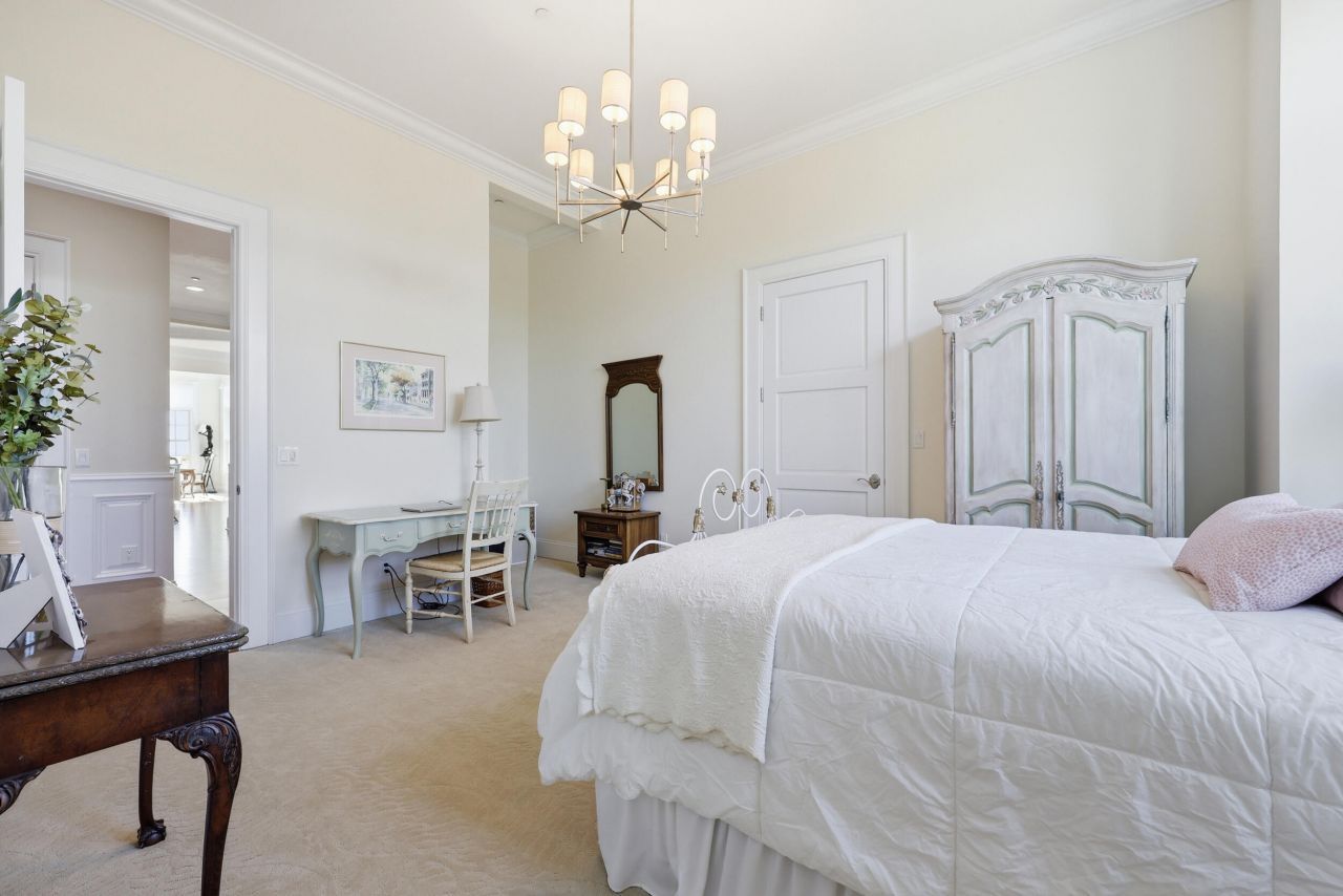 134 Fairbanks Oak Alley Photo 31