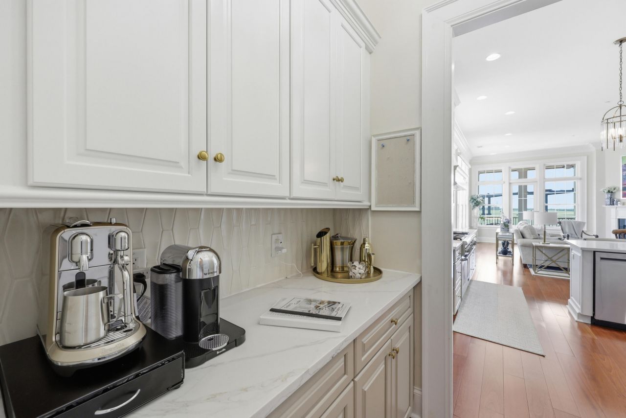 134 Fairbanks Oak Alley Photo 5