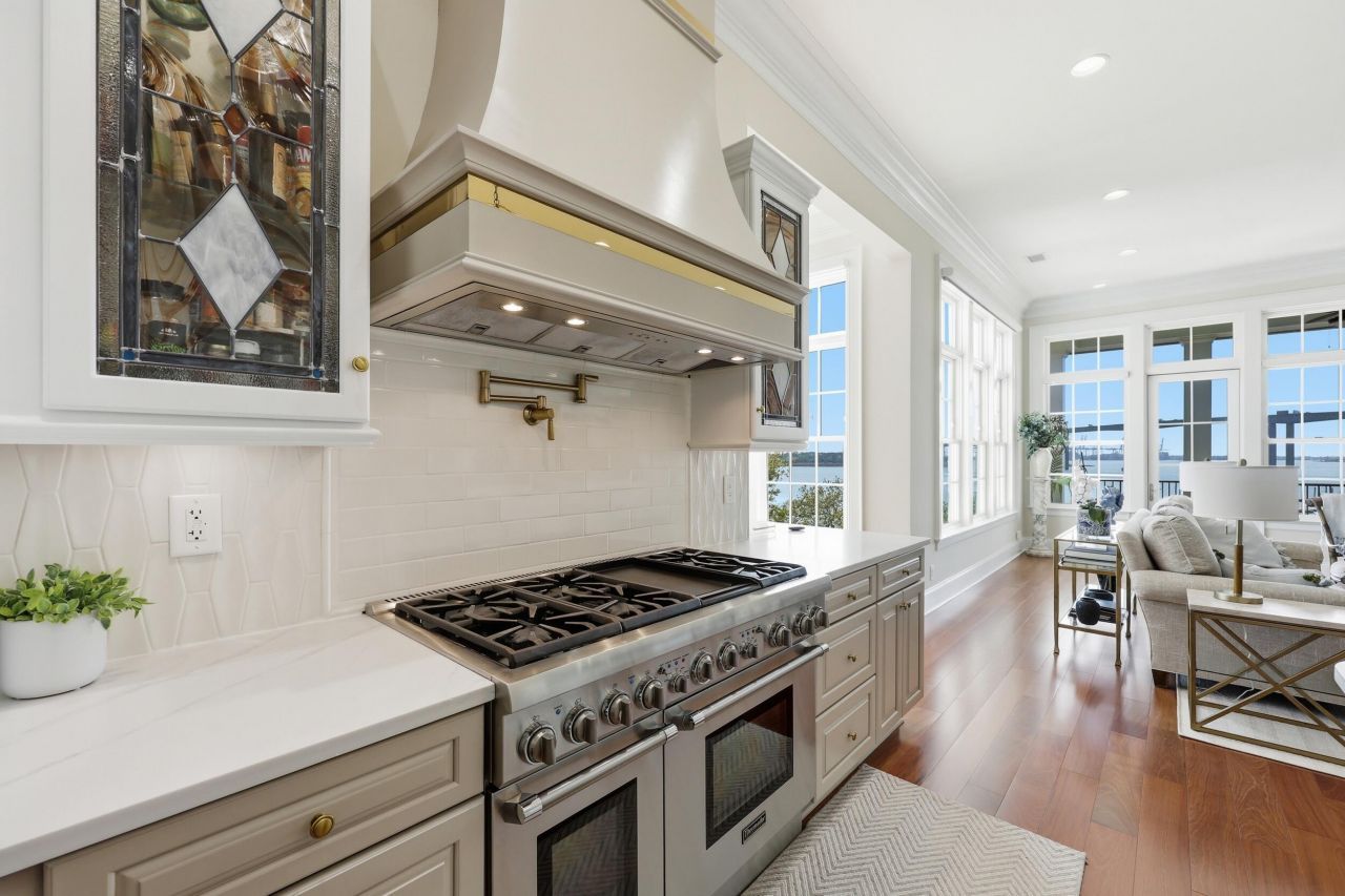 134 Fairbanks Oak Alley Photo 8