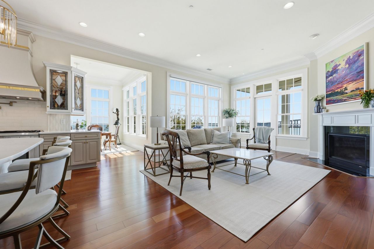 134 Fairbanks Oak Alley Photo 9