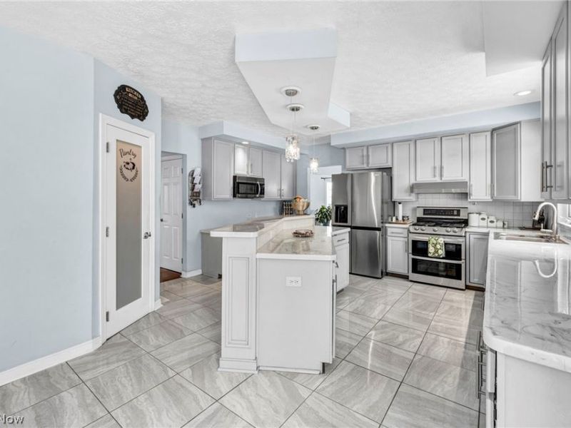 1273 Muchney Circle, Akron, OH 44312 Photo 17