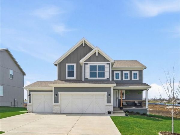 3522 SE Corbin Drive, Lee's Summit, MO 64082