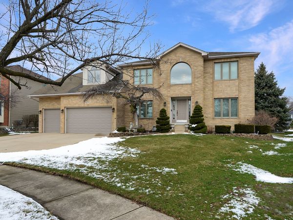 909 Hampton Drive , Carol Stream, IL 60188