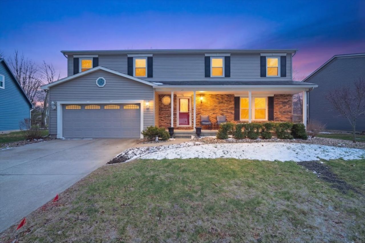 211 Lake Shore Circle, Bloomington, IL 61704 Main Photo