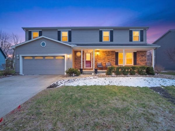 211 Lake Shore Circle, Bloomington, IL 61704