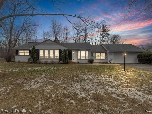 2381 Bratton Avenue, Bloomfield Hills, MI 48302