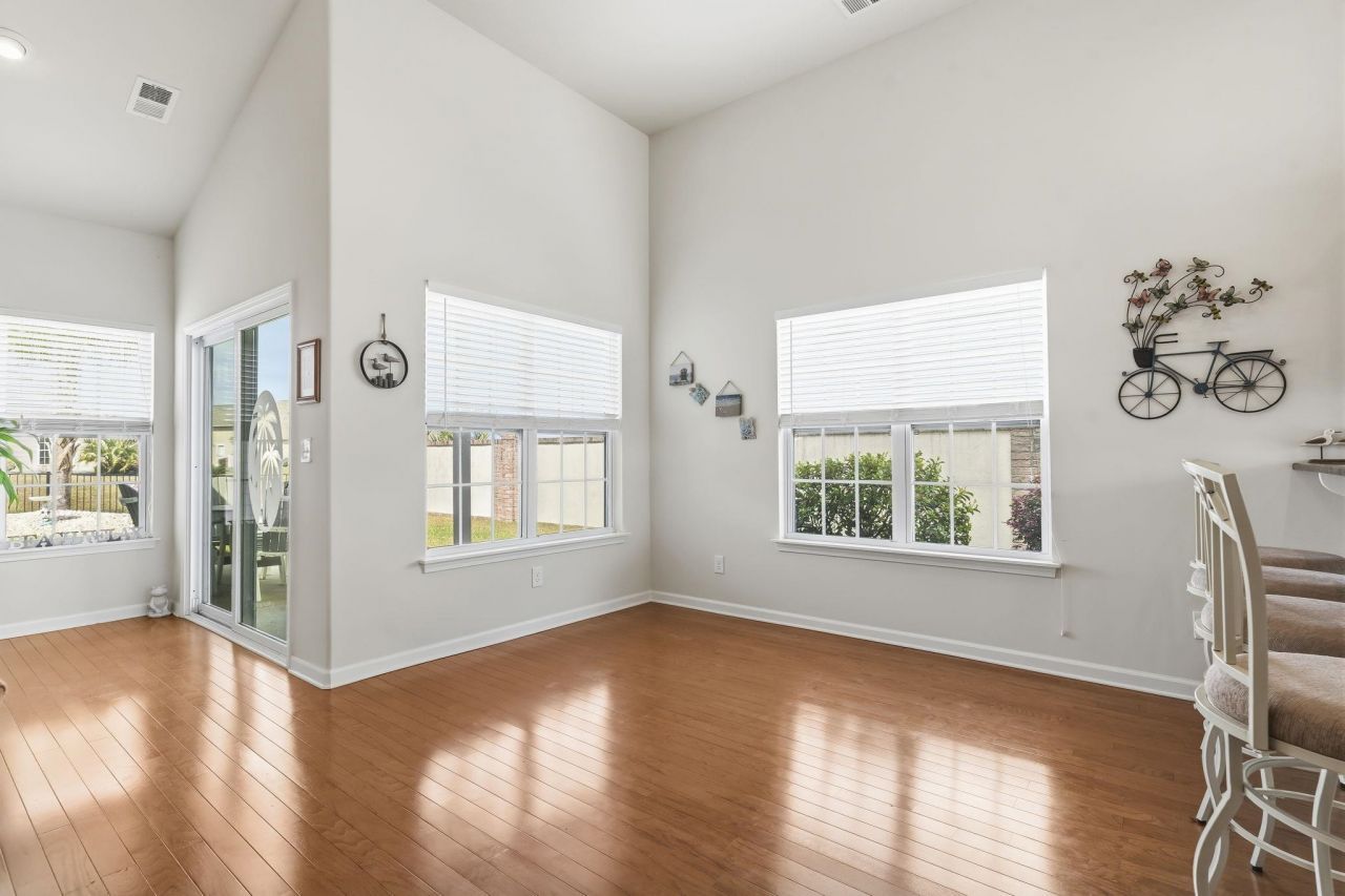 653 Sandberg St. Photo 12