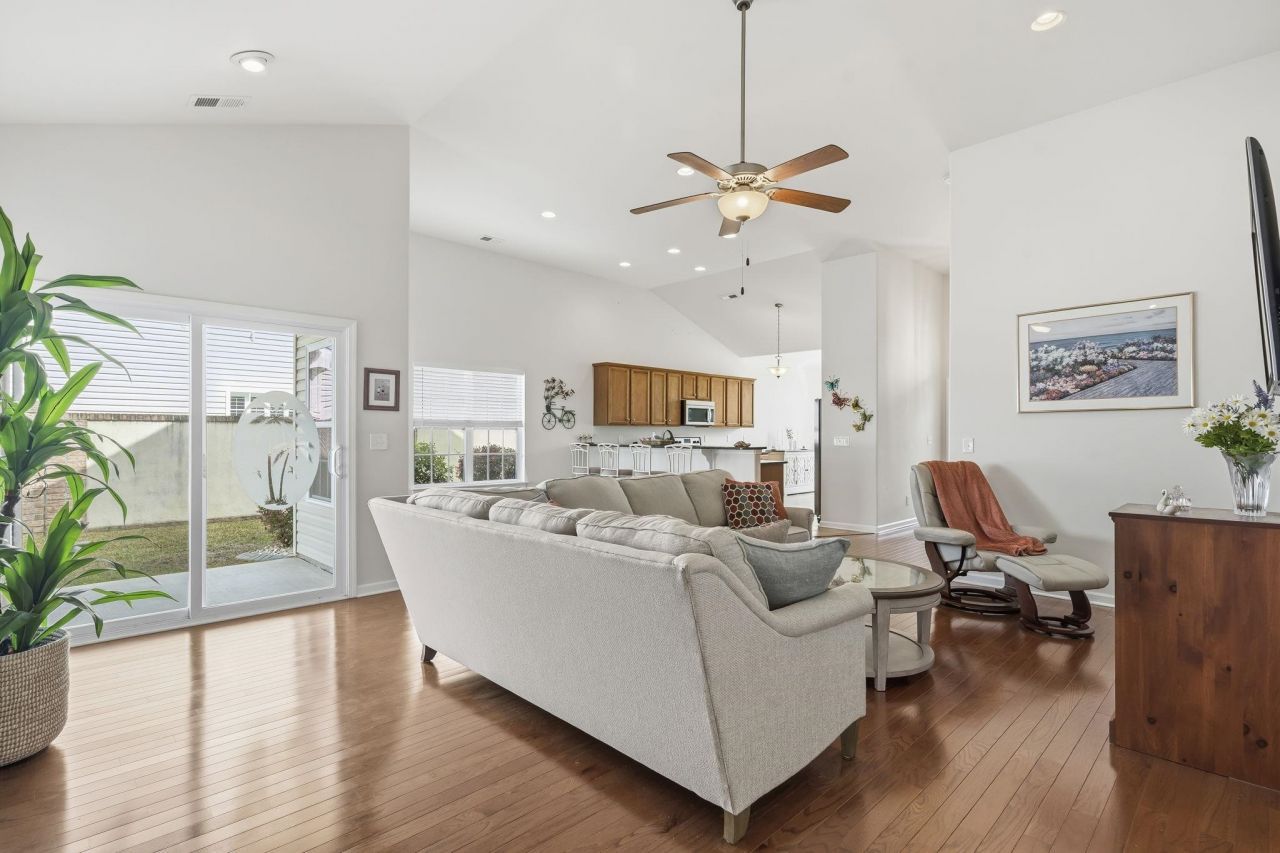 653 Sandberg St. Photo 13