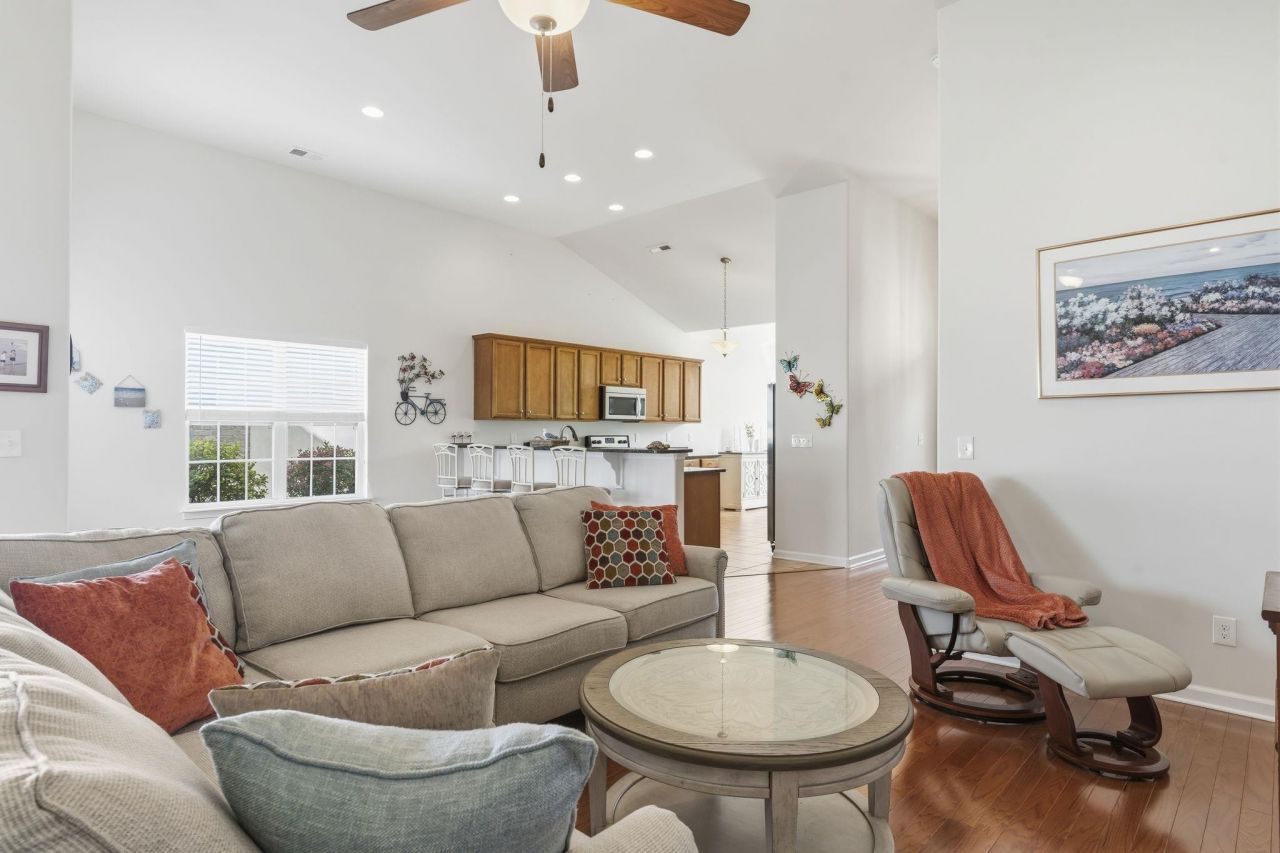 653 Sandberg St. Photo 14