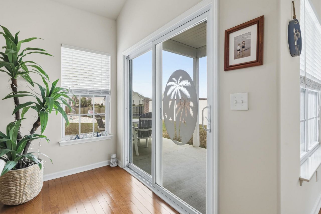 653 Sandberg St. Photo 15