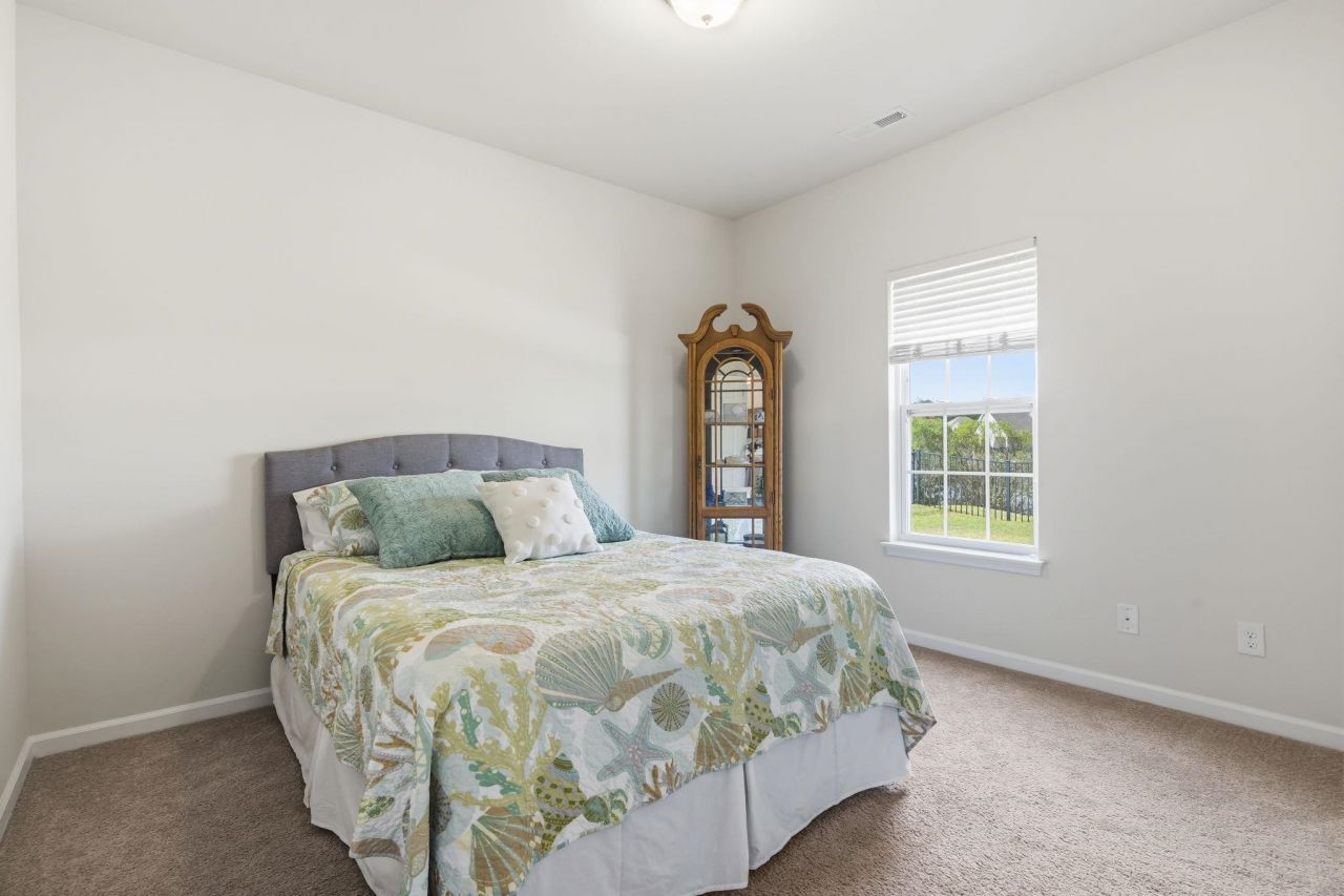 653 Sandberg St. Photo 24