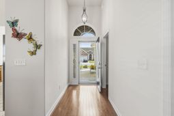 653 Sandberg St. photo 4