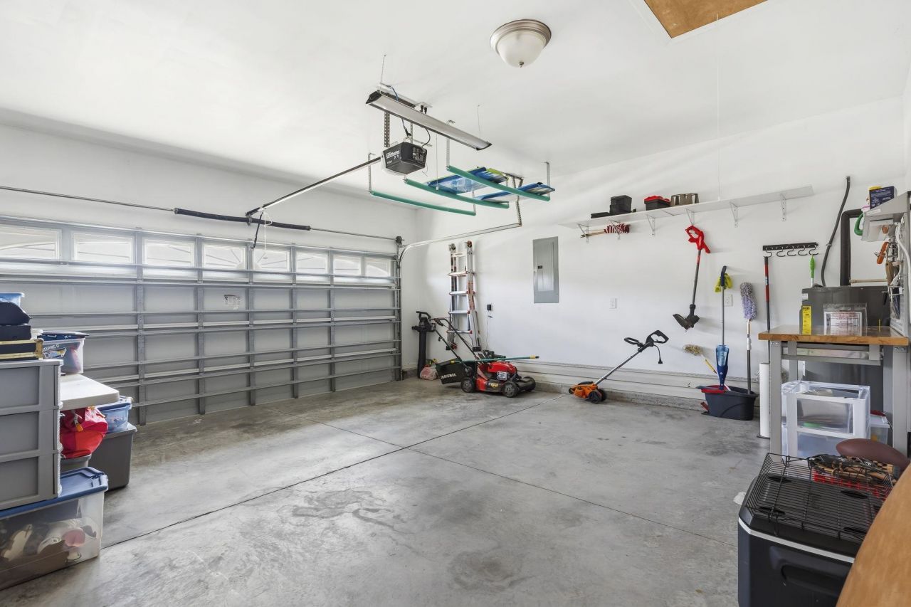 653 Sandberg St. Photo 36