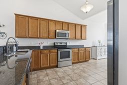 653 Sandberg St. photo 4