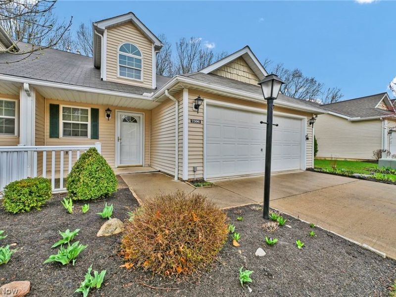 7596 Willow Woods Drive, North Olmsted, OH 44070 Photo 2