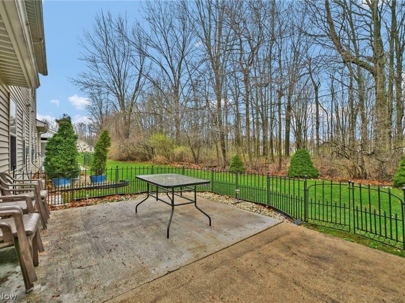 7596 Willow Woods Drive, North Olmsted, OH 44070 Photo 30