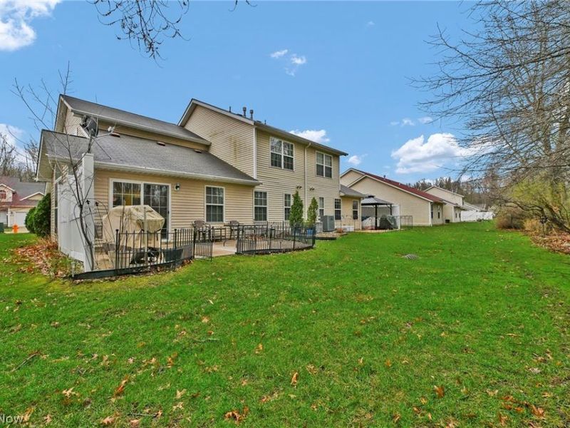 7596 Willow Woods Drive, North Olmsted, OH 44070 Photo 32