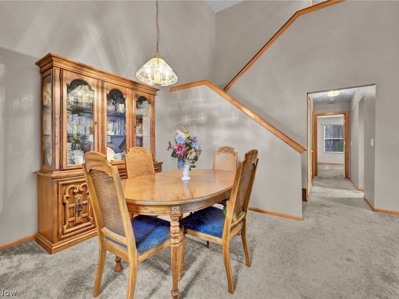 7596 Willow Woods Drive, North Olmsted, OH 44070 Photo 4