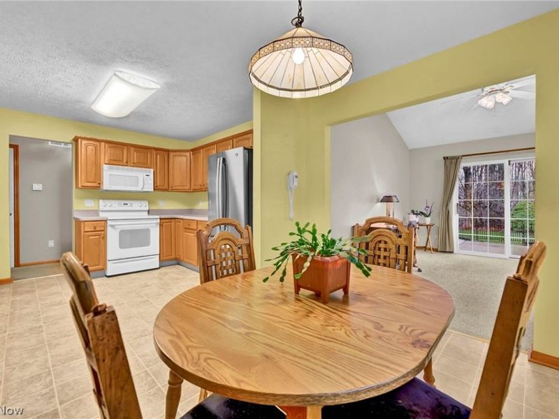 7596 Willow Woods Drive, North Olmsted, OH 44070 Photo 5