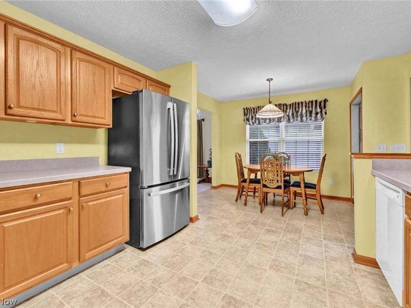 7596 Willow Woods Drive, North Olmsted, OH 44070 Photo 6