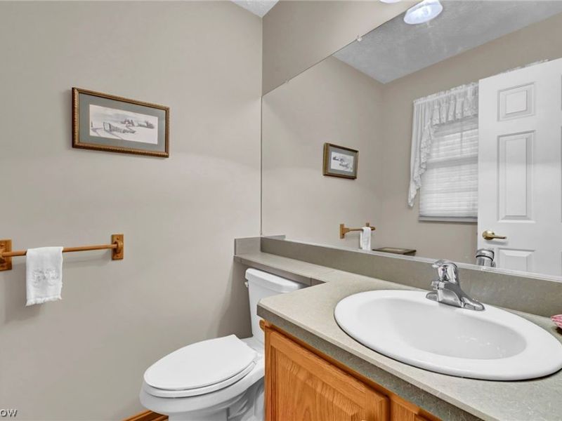 7596 Willow Woods Drive, North Olmsted, OH 44070 Photo 7