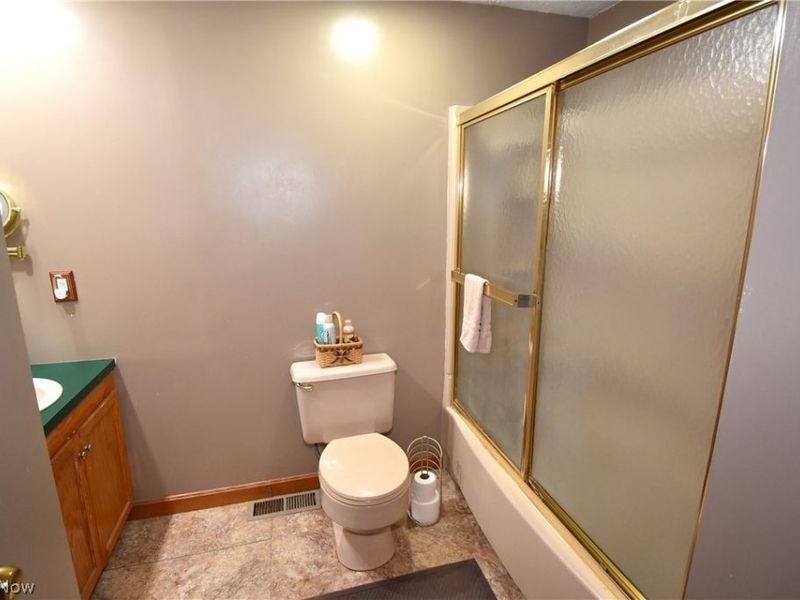 804 Texas Avenue , Mc Donald, OH 44437 Photo 10