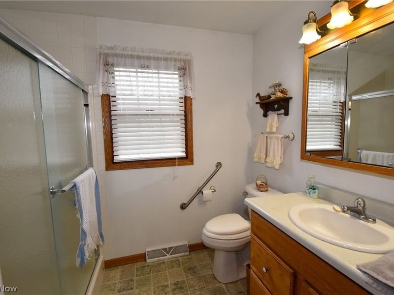 804 Texas Avenue , Mc Donald, OH 44437 Photo 22