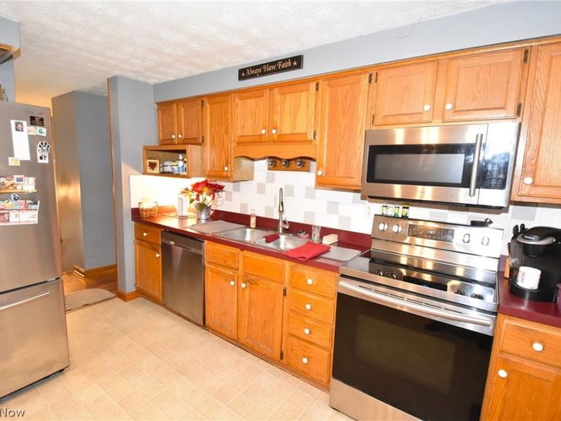 804 Texas Avenue , Mc Donald, OH 44437 Photo 8