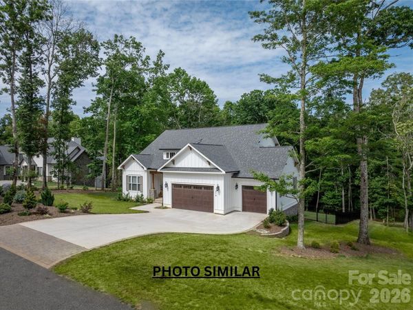 227 Northview Drive, Hendersonville, NC 28791