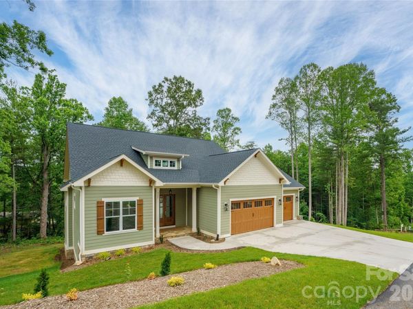227 Northview Drive, Hendersonville, NC 28791