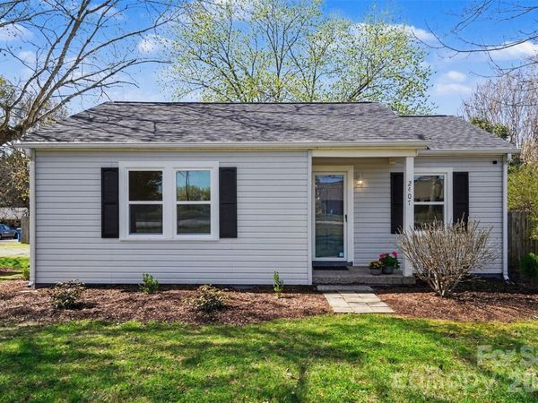 2407 4th Street NE, Hickory, NC 28601