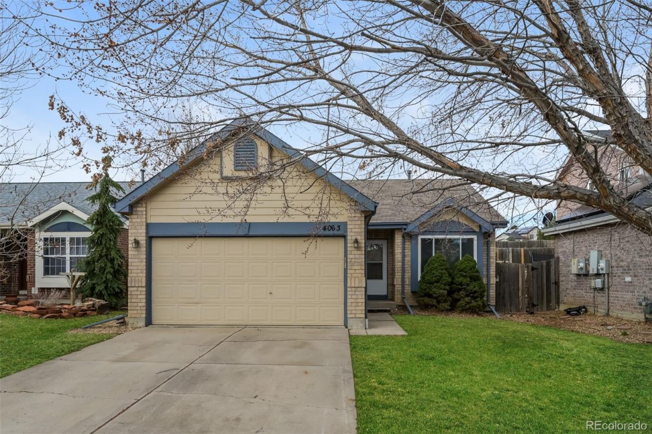 4063 S Himalaya Way, Aurora, CO 80013 Main Photo