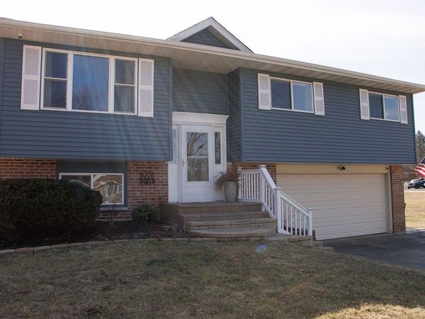 8415 Richmond Road , Wonder Lake, IL 60097