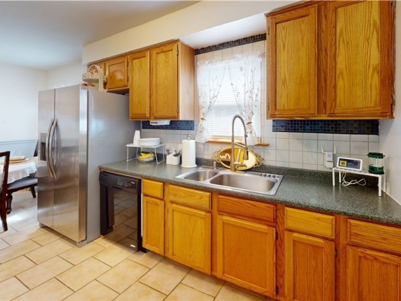 13504 Maple Leaf Drive, Garfield Heights, OH 44125 Photo 5