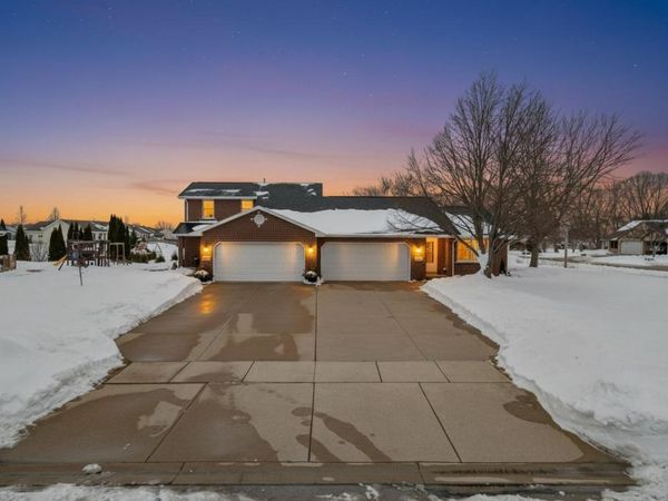 1528 VAN ROAD, Green Bay, WI 54311