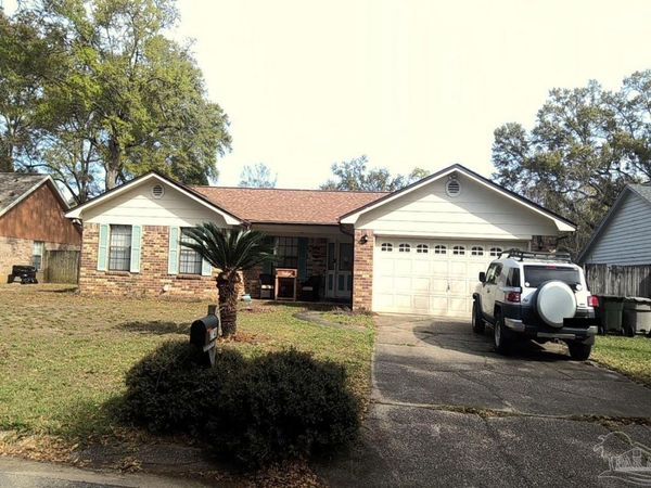 2748 Glen Eden Dr, Pensacola, FL 32514