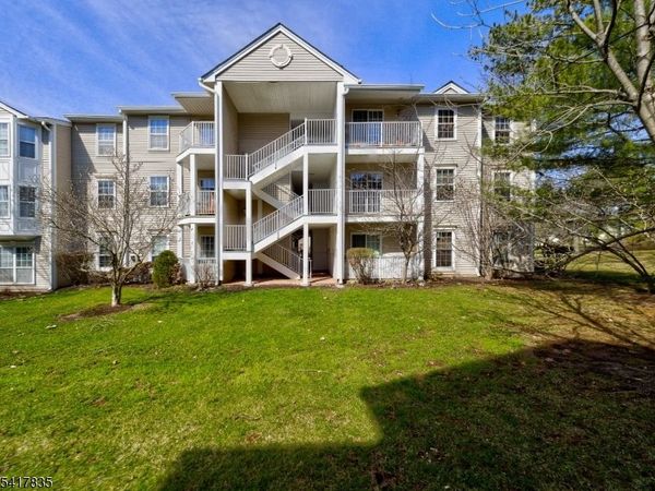 11 Lindsey Ct, Franklin, NJ 08823